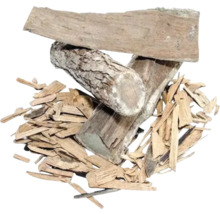 Stivă de bucăți de lemn și așchii