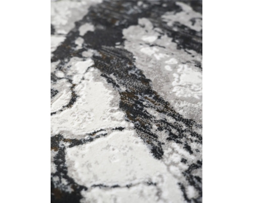 Prim-plan cu un covor cu model abstract