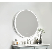 Oglindă rotundă cu ramă de marmură și iluminare LED deasupra unui lavoar