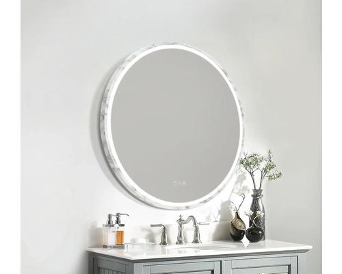 Oglindă rotundă cu ramă de marmură și iluminare LED deasupra unui lavoar