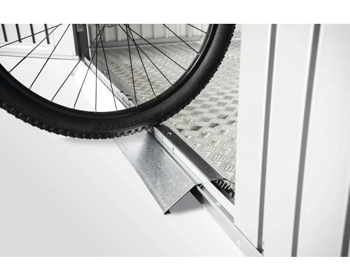 Rampă prag magazie Biohort Neo Bicicletă pe o rampă într-o remorcă