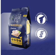 Hrană uscată pentru câini adulți Narava cu pui într-un ambalaj