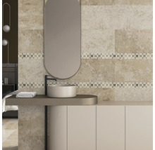 Faianță bej pentru baie cu oglindă și chiuvetă