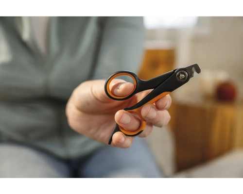 Unghieră pentru animale ținută în mână