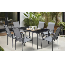 Set de mobilier de grădină cu masă și șase scaune pe o terasă