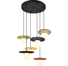 Lumină suspendată multicoloră cu abajururi rotunde și becuri