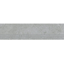 Scară din piatră gri cu suprafață canelată