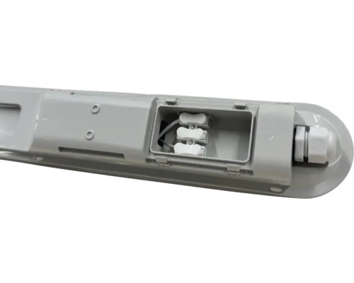 Imagine detaliată cu o lampă de baie cu cutie de conexiuni deschisă și presetupe pentru cabluri