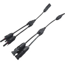 Două conectori solari Y pentru conectarea în paralel a panourilor solare.