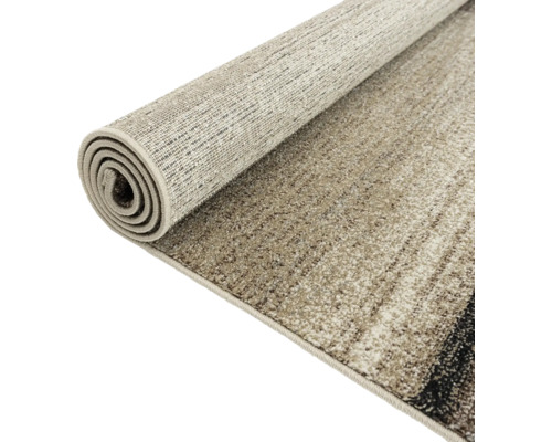 Covor rulat cu model