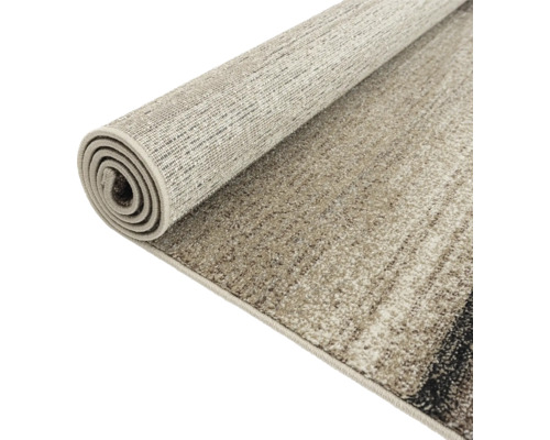 Covor rulat cu model