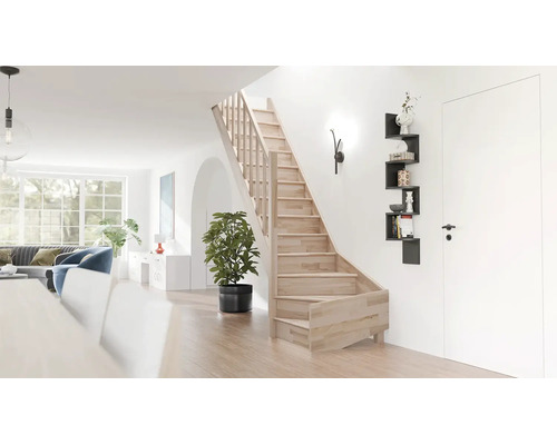 Scară din lemn cu balustradă într-un interior modern și luminos, cu pereți albi, o plantă de apartament și o fereastră mare.