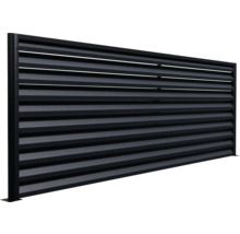 Gard opac cu lamele orizontale pentru delimitarea proprietății