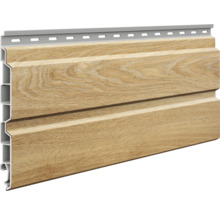 Panou de fațadă din plastic cu structură de lemn și șină de montaj integrată.