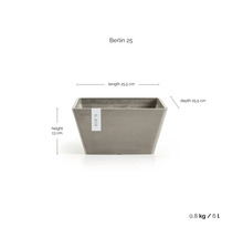 Ghiveci Ecopots Berlin 25 cu dimensiunile de 25,5 pe 25,5 pe 13 centimetri, volum 6 litri și greutate 0,8 kilograme.