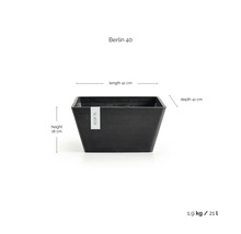 Ghiveci pătrat Berlin 40 cu ECOPOTS Logo, dimensiuni 41 pe 41 pe 18 centimetri, greutate 1,9 kilograme, volum 21 litri.