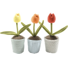 Trei lalele din material textil în ghivece