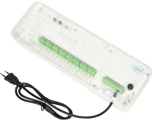 Dispozitiv electronic cu ștecăr și conexiuni verzi