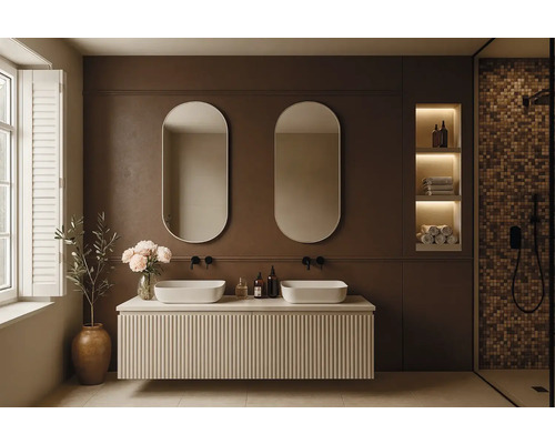 Baie modernă cu lavoar, două oglinzi, rafturi încastrate și zonă de duș