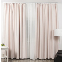 Cameră de zi cu perdele și draperii pe o bară de perdea