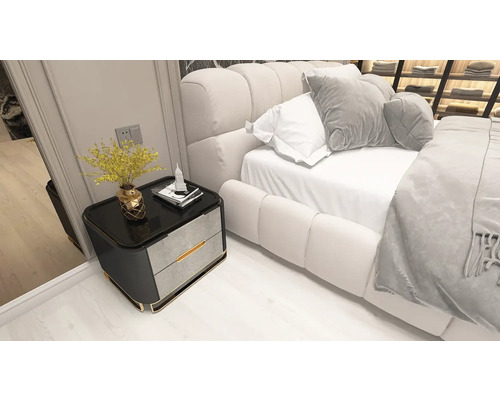 Dormitor modern cu o noptieră negru-gri cu detalii aurii lângă un pat tapițat alb.