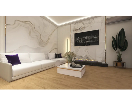 Sufragerie luminoasă și modernă, cu pardoseală aspect lemn, canapea albă, design de perete din marmură, șemineu electric și atmosferă organizată.