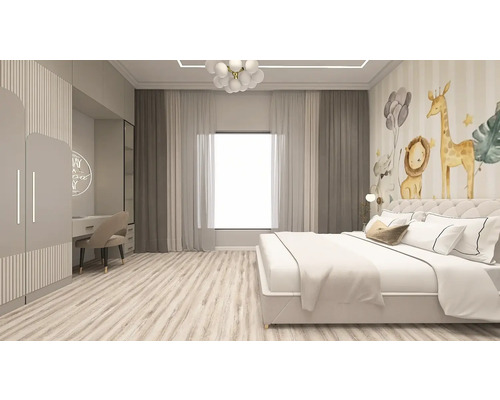 Dormitor pentru copii cu pat alb, pictură murală cu leu și girafă, pardoseală din lemn și birou încorporat cu dulap.