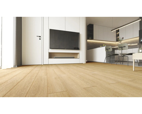 Spațiu de locuit modern cu pardoseală deschisă cu aspect de stejar, unitate de perete albă cu televizor și bucătărie deschisă în fundal.