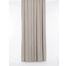 Perdea din material textil cu pliuri