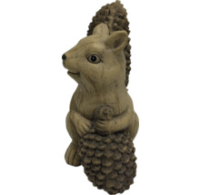 Figurină decorativă de veveriță cu con de pin pentru grădină