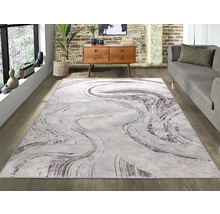 Covor cu model abstract într-un living.