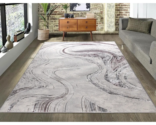 Covor cu model abstract într-un living.