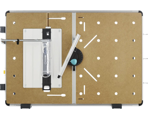 Vedere de sus a unei mese multifuncționale pentru mașini cu placă perforată, șine de ghidare, opritor unghiular și protecție pânză ferăstrău.