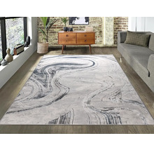 Covor modern cu model abstract într-un living.