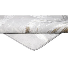 Covor cu model, rulat.