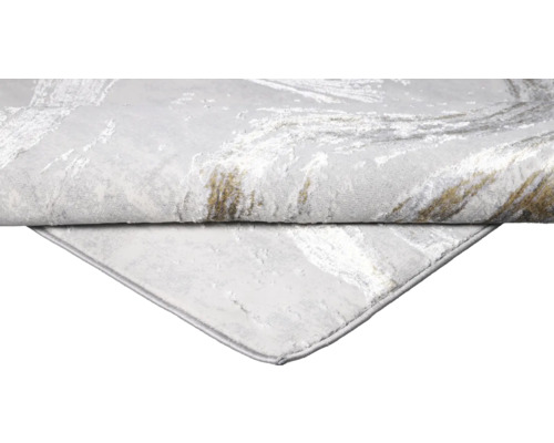 Covor cu model, rulat.