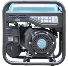 Generator de curent pe benzină Könner und Söhnen cu cadru metalic negru, rezervor albastru, demaror manual și motor de 5,5 cai putere.
