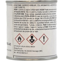Etichetă de produs cu instrucțiuni de siguranță și simboluri de pericol pentru inflamabil, pericol pentru sănătate și atenție.