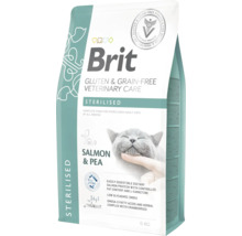 Hrană pentru pisici Brit pentru pisici sterilizate cu somon și mazăre în ambalaj de 5 kilograme