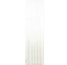 Draperie albă în fața unei ferestre