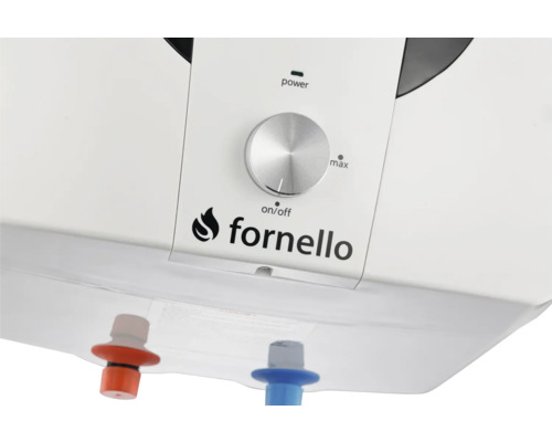 Detaliu al panoului de control al unui boiler Fornello cu buton rotativ pentru temperatură și racorduri de apă.
