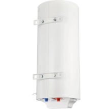 Boiler electric vertical alb cu suporturi de perete și racorduri pentru apă rece și apă caldă.