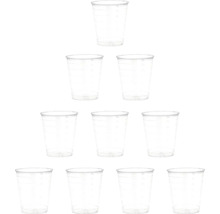 Zece pahare de mixare din plastic cu scală gradată.