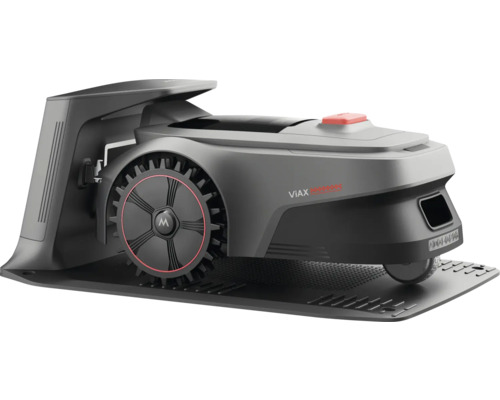 Robot de tuns iarba pe stația de încărcare