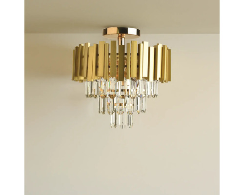 Lumină de plafon cu elemente metalice aurii și pandantive de cristal