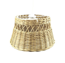 Abajur împletit din ratan