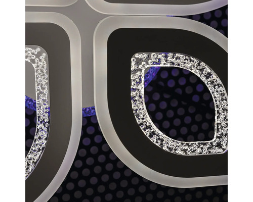 Prim-plan al unei lămpi de tavan cu formă de frunză și incluziuni decorative de aer