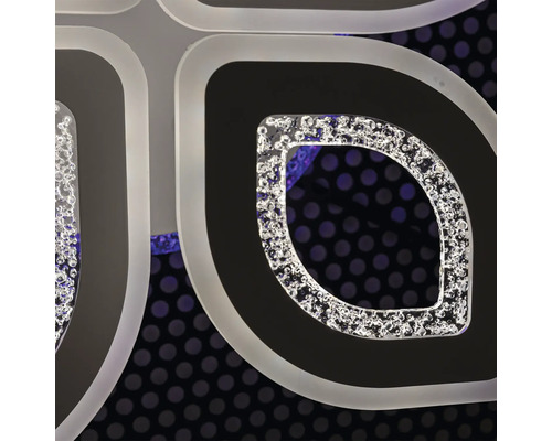 Prim-plan al unei lămpi de tavan cu motiv de frunze