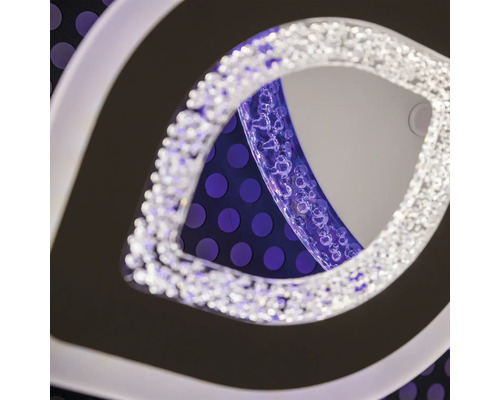 Prim-plan al unei lămpi de tavan cu LED în formă de frunză, cu efect de cristal