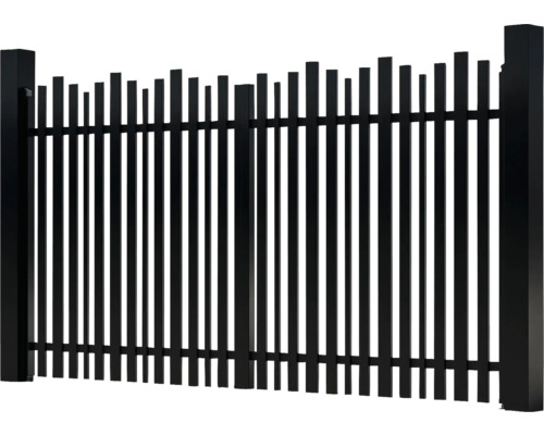 Gard metalic negru cu bare verticale și stâlpi